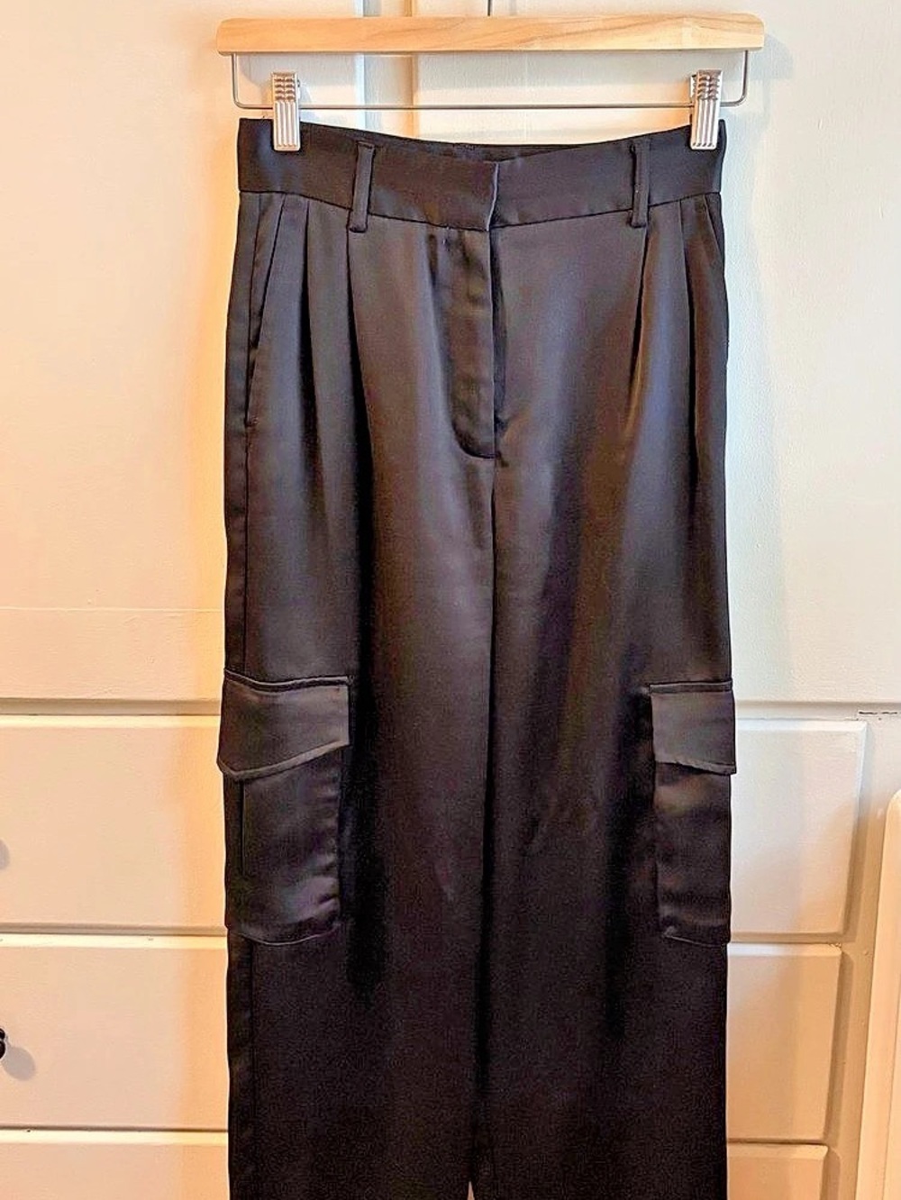 Dynamite Black Satin Wide Leg Cargo Pants Size 00